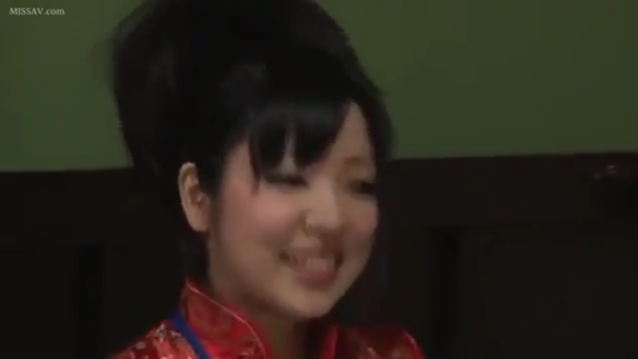 室内 · 微笑 · 头部特写 · 红色旗袍