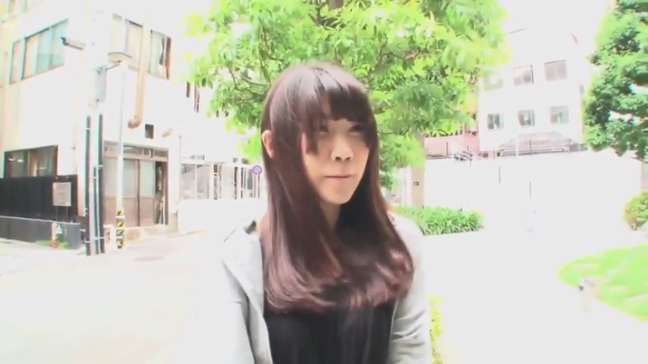 站立 · 半身 · 户外 · 休闲服