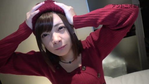 室内 · 项链 · 面部特写 · 注视 · 举手 · 红色毛衣 · 卖萌 · 针织帽