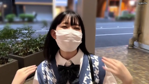 脸部特写 · 站立 · 街道 · JK制服 · 互动 · 口罩 · 素人 · 眯眼笑