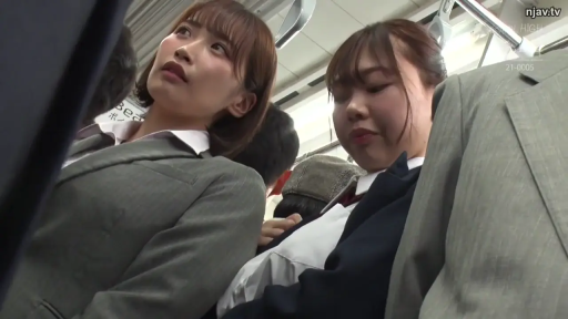 半身 · 职业装 · 电车 · 拥挤