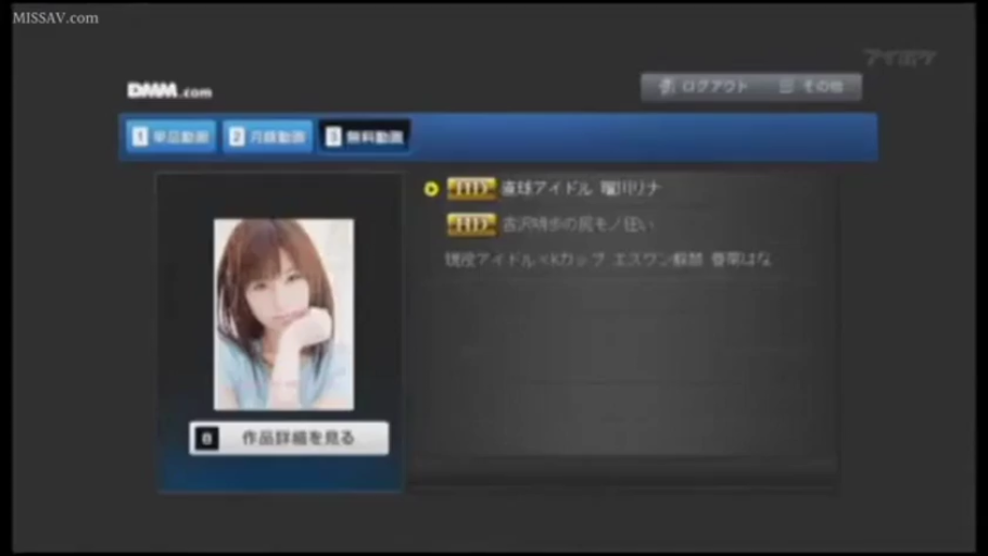 脸部特写 · 微笑 · 静止 · 托腮 · 影棚 · 浅蓝色上衣