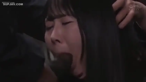 室内 · 脸部特写 · 嘴巴张大 · 深喉 · 未穿上衣