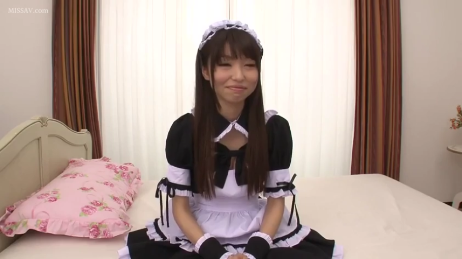 坐姿 · 卧室 · 中景 · 女仆装