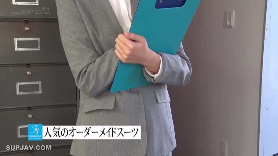 办公室 · 站立 · 职业装 · OL · 身体特写 · 无面部 · 手持文件夹 · 蓝色文件夹