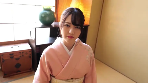 上半身特写 · 淡然 · 粉色和服 · 日式榻榻米房间