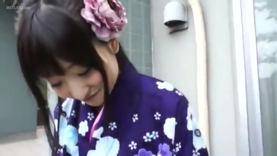 发饰特写 · 阳台 · 温婉 · 花朵发饰 · 紫色花纹和服