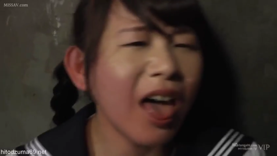 室内 · 高潮感 · 水手服 · 面部表情特写