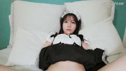 床上 · 黑白女仆装 · 腹部特写 · 女仆头饰 · 表情呆滞