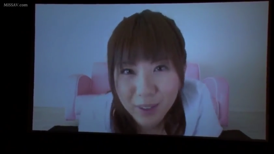 室内 · 脸部特写 · 白色上衣 · 正对镜头