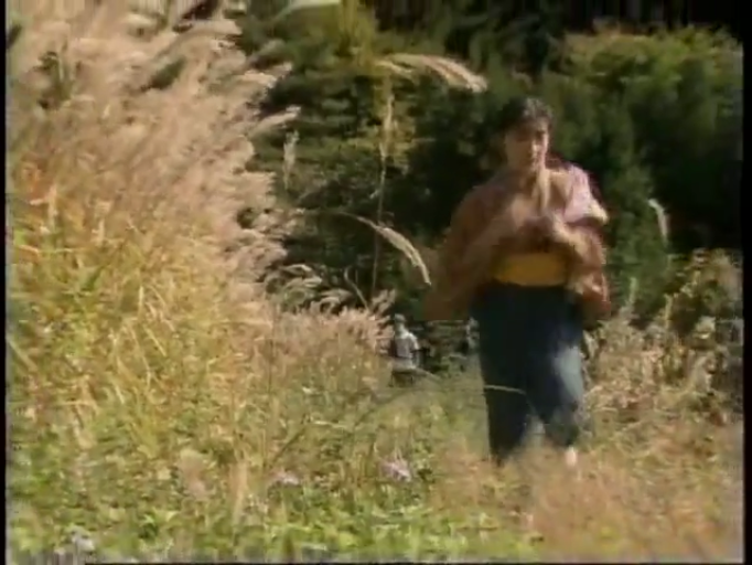 全身 · 自然 · 行走 · 户外 · 散步 · 复古画质 · 披肩