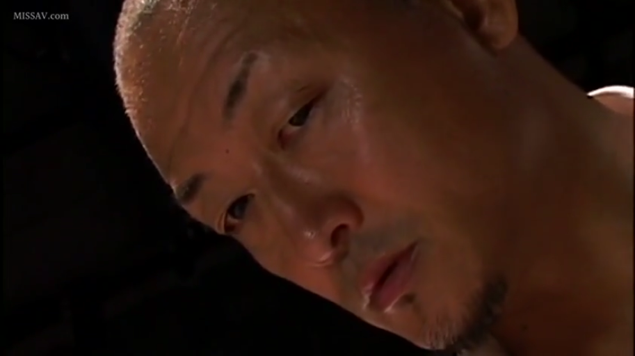 室内 · 出汗 · 出汗 · 男性面部特写 · 赤裸上半身