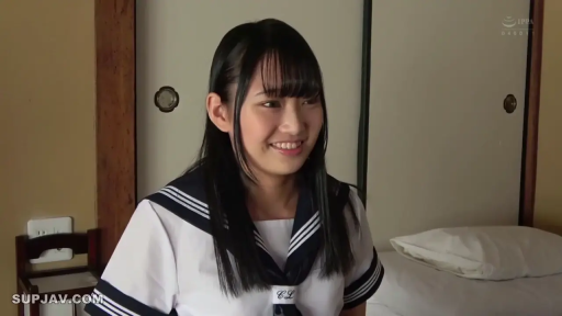 坐姿 · 脸部特写 · 卧室 · 水手服