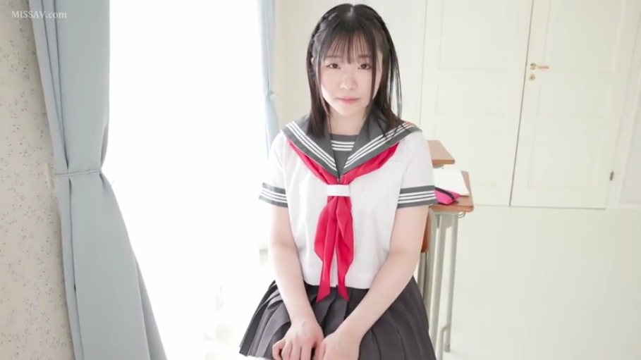 教室 · 害羞 · 面部特写 · 课桌 · 学生裙