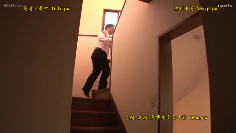 黑西裤 · 室内楼梯 · 水印较多