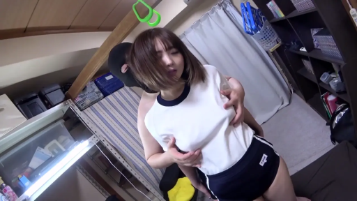 杂乱的房间 · 微微睁眼 · 黑色头套 · 男子双手揉胸特写 · 深蓝色体操短裤 · 日常家具背景 · 后背式控制