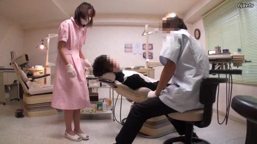 蓝色医生工作服 · 医療用手袋 · 牙科诊所 · 面部马赛克