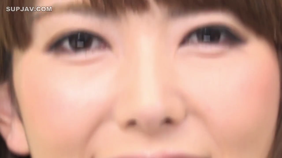 室内 · 微笑 · 面部特写 · 凝视 · 水印 · 正面