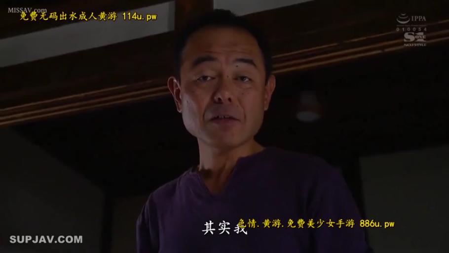 室内 · 严肃 · 面部 · 站立 · 紫色短袖 · 说话 · 中年男性