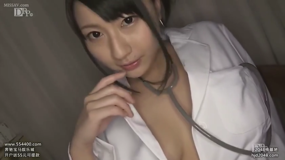 胸部特写 · 挑逗 · 诊室 · 听诊器 · 白色医生制服