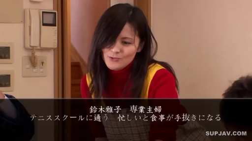 室内 · 交谈 · 站姿 · 微笑 · 半身 · 人妻 · 围裙
