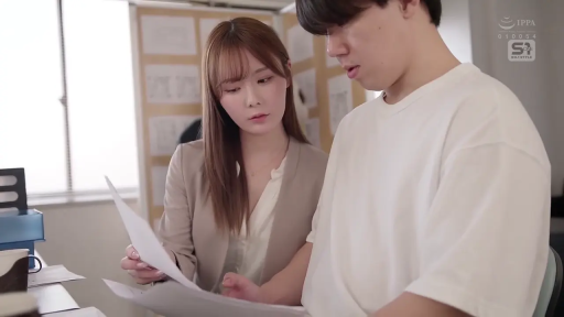 专注 · 办公室 · 半身 · 并排坐 · 剧情向 · OL制服 · 纸质文件 · 审阅文件