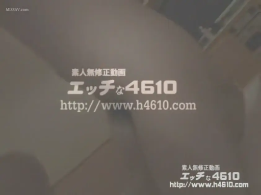 卧室床铺 · 不可见 · 完全裸体 · 女性臀部及背部轮廓 · 疑似后入式准备动作