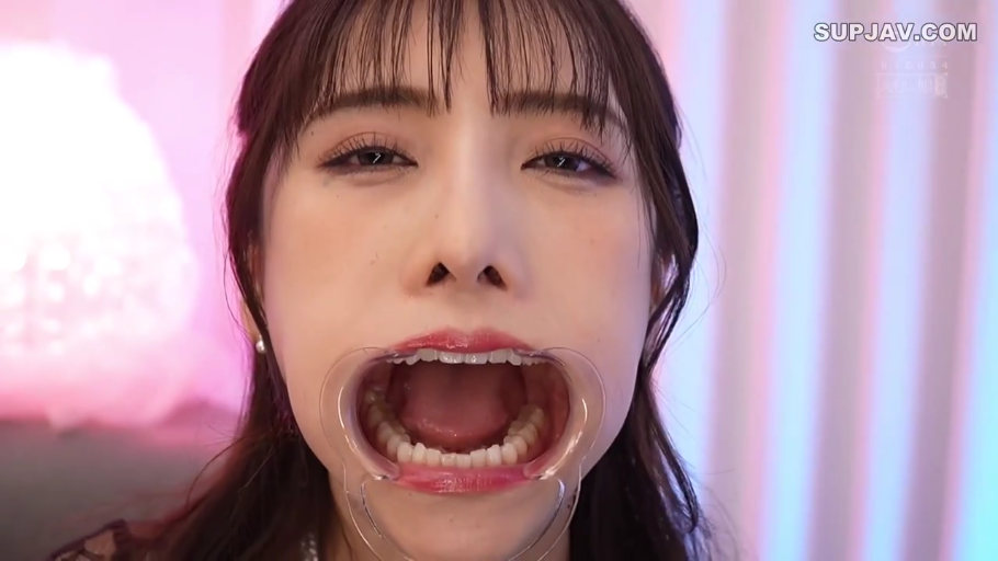 室内 · 口腔特写 · 正面 · 黑色蕾丝装