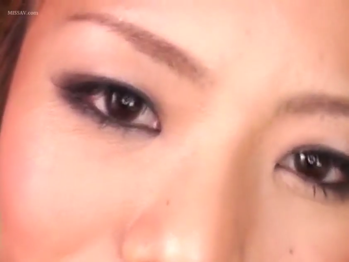 室内 · 眼神交流 · 女性眼部特写