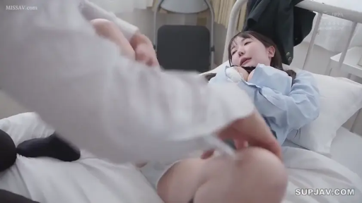 病床 · 中景 · 日本AV · 迷离 · 仰卧 · 浅蓝色衬衫 · 挑逗 · 医务室