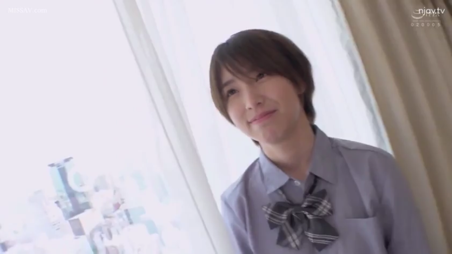 面部 · 站立 · 微笑 · 注视 · JK制服 · 短发 · 窗边