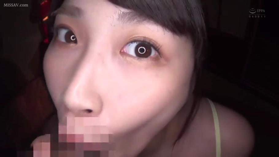 室内 · 专注 · 眼睛特写 · 马赛克 · 吊带内衣 · 口交