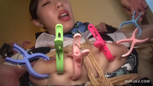 室内 · 绳索 · 制服 · 享受又痛苦 · 彩色夹子特写 · 彩色夹子