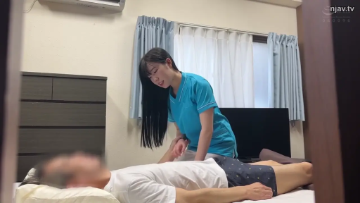 身をかがめる · 护士服 · ロールプレイング · 寝室 · 中景 · 微笑 · ベッド · お世話