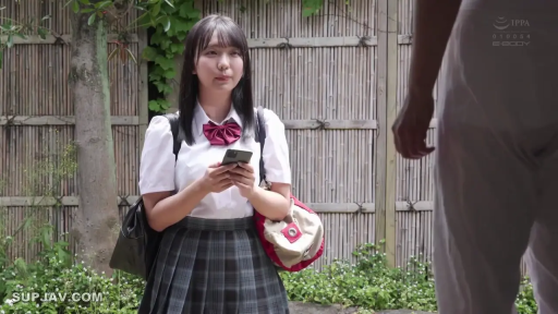 站立 · 自然 · 半身 · 手机 · JK制服 · 户外 · 玩手机 · 黑长直