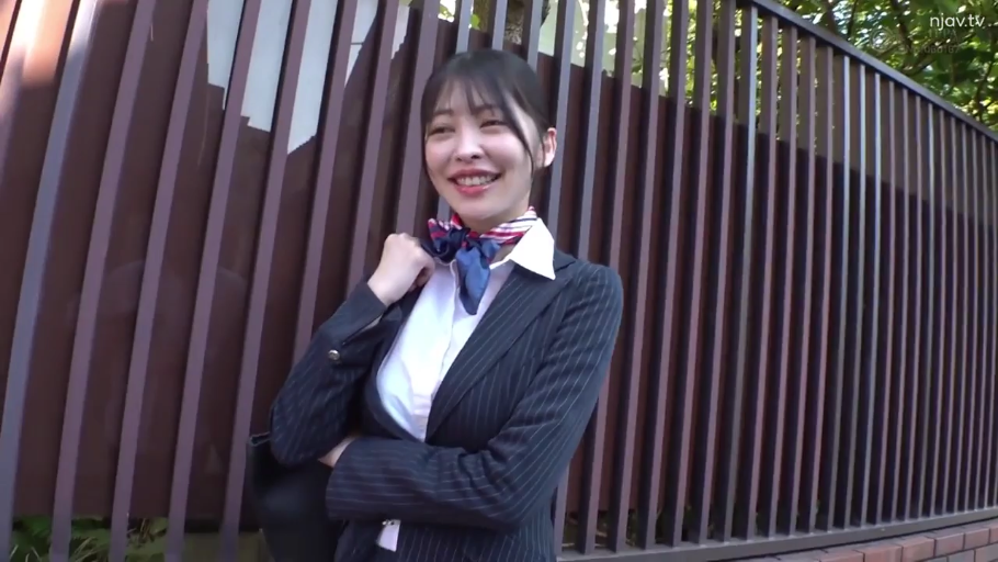 职业西装 · 站姿 · 半身 · 户外