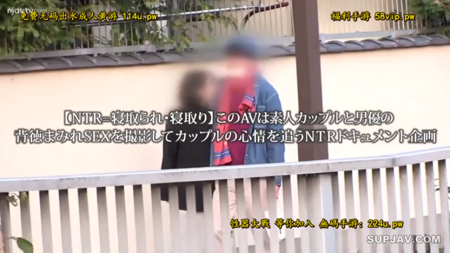 休闲裤 · Outdoor street · 画面有广告文字 · 外套 · 无法识别 · 头部马赛克处理