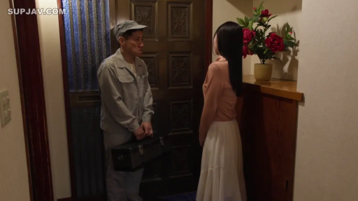 玄关 · 平淡 · 维修工制服 · 工具箱 · 人物全身侧面