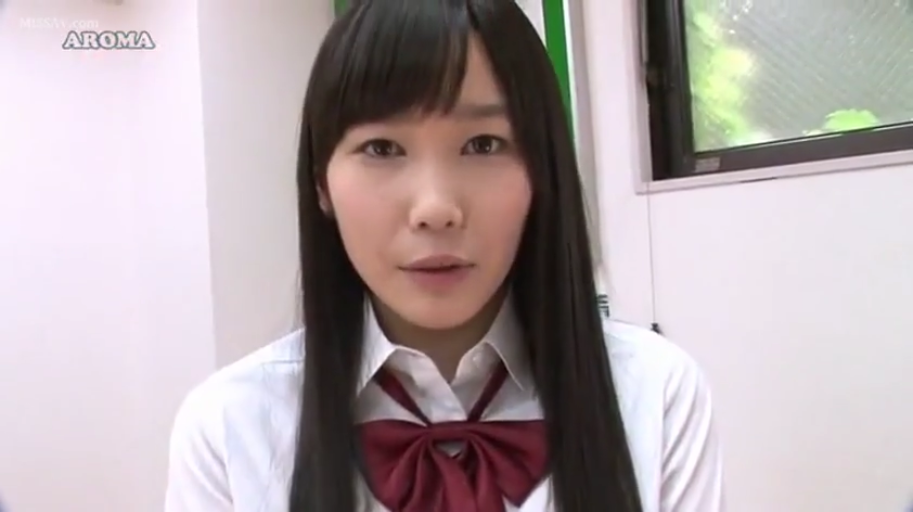 室内 · 脸部特写 · 自然 · JK制服 · 注视镜头 · 正面 · 长直发