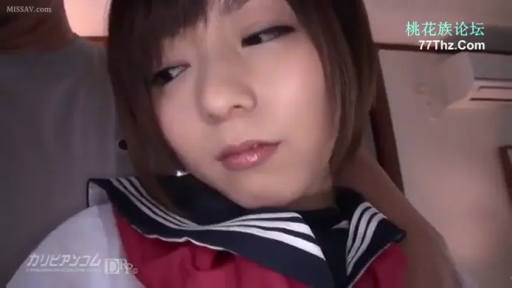 室内 · 肩部特写 · 眼神闪烁 · 红领巾 · 后入式的前奏