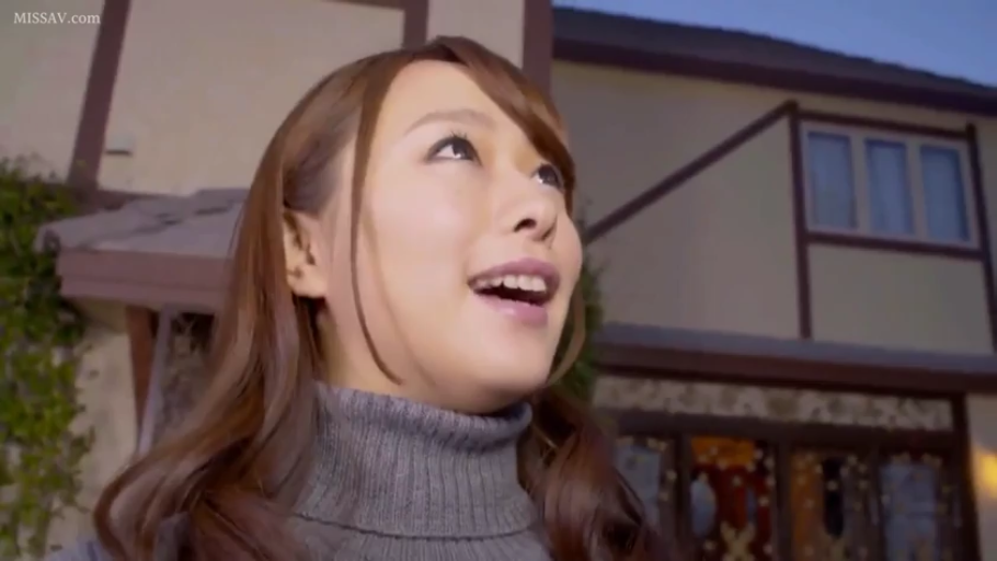 脸部特写 · 灰色高领毛衣 · 户外 · 抬头