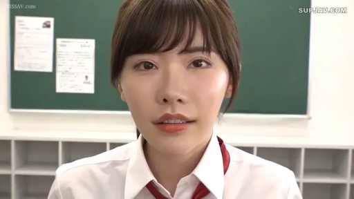 教室 · 平静 · 上半身特写 · 红色领带