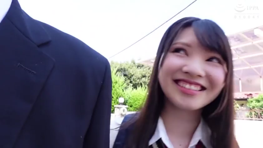 脸部特写 · 站立 · 制服 · 注视 · 户外 · 笑容 · 约会