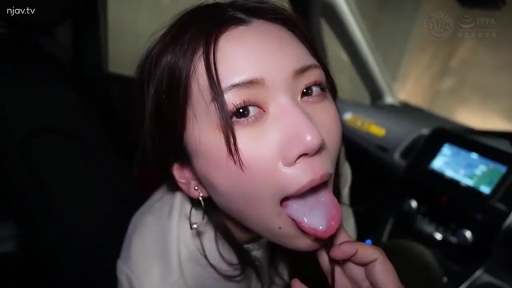 迷离 · 面部特写 · 车内 · 仰头 · 伸舌头 · 浅色外套