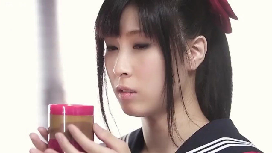 室内 · 若有所思 · 学生制服 · 双手及道具特写 · 无 · 自慰杯