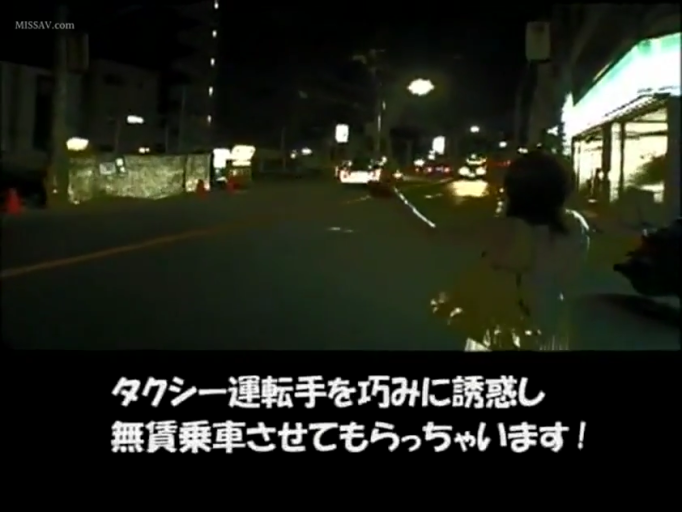 手提包 · 浅色上衣 · 深夜街道 · 画面带有日语字幕 · 背影