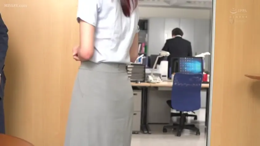 办公室 · 职场氛围 · 灰色包臀长裙 · 女性背影特写