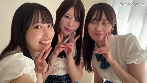 室内 · 俏皮 · 人物面部特写 · 白色短袖制服衬衫