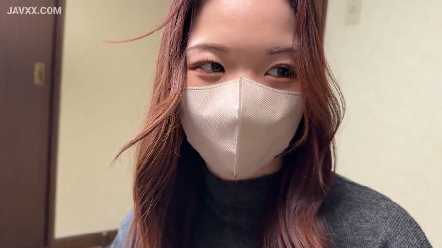 室内 · 脸部特写 · 灰色高领毛衣 · 正面
