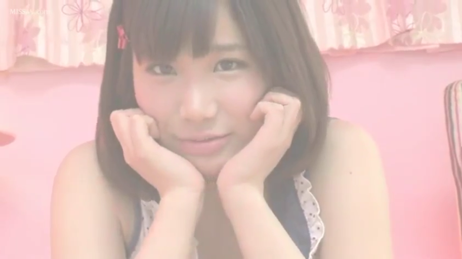 脸部特写 · 卧室 · 注视镜头 · 托腮 · 亚洲女性 · 甜美微笑 · 蕾丝女仆装 · 发卡